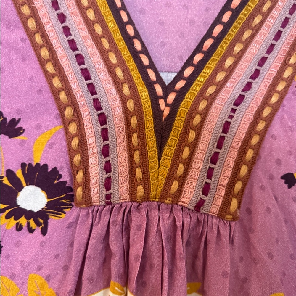 Blank by London Floral V-Neck Peplum Embroidered Tunic in Dusty Purple and Cream - Picture 2 of 8